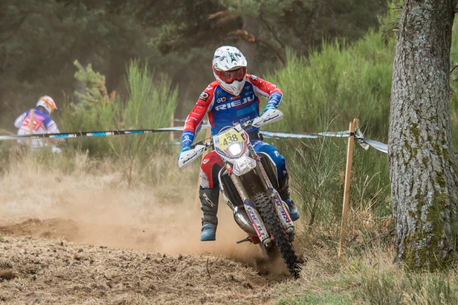 THE RIEJU RACING TEAM CONTINUES AT A GOOD PACE IN A DEMANDING AND COMPETITIVE ISDE IN FRANCE.