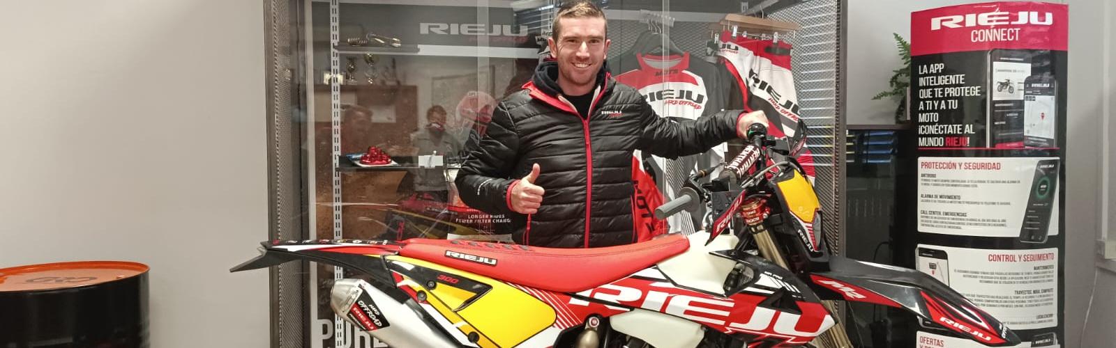 LOÏC LARRIEU, EX CAMPIONE DEL MONDO ENDURO, FIRMA CON RIEJU PER LA STAGIONE 2024
