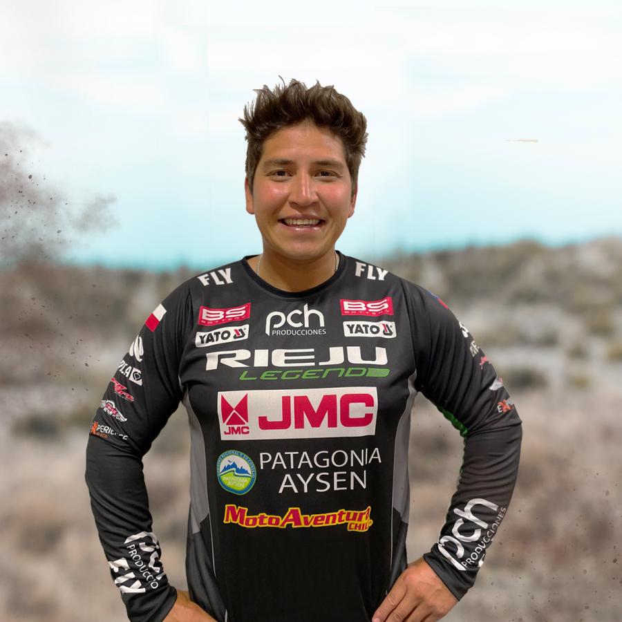 RIEJU AND PATO CABRERA DRESS IN LEGEND FOR THE DAKAR