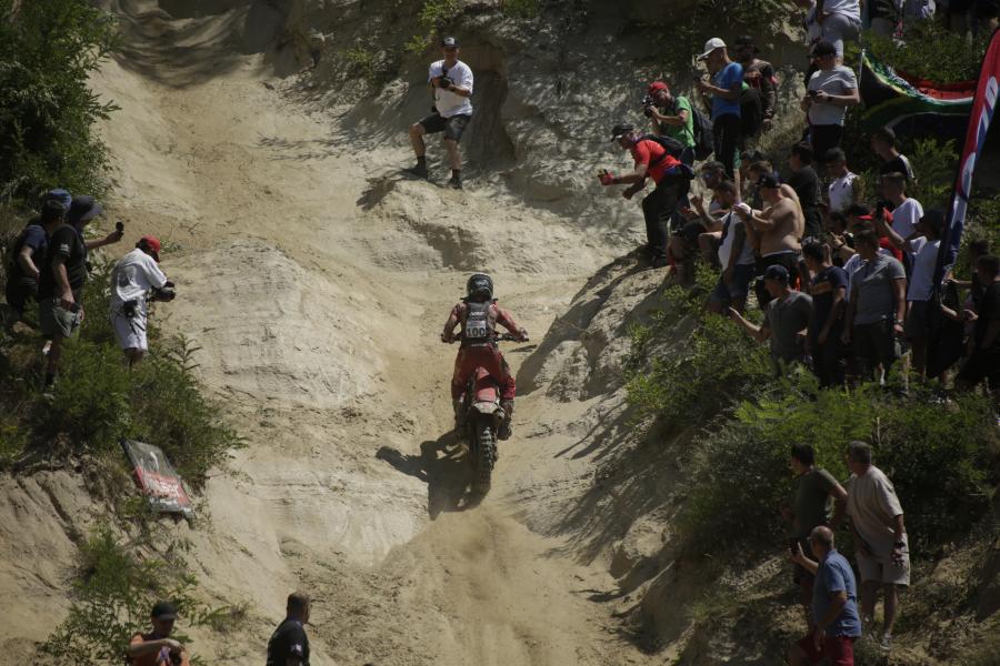 Alfredo Gómez finishes eighth at the challenging Red Bull Romaniacs