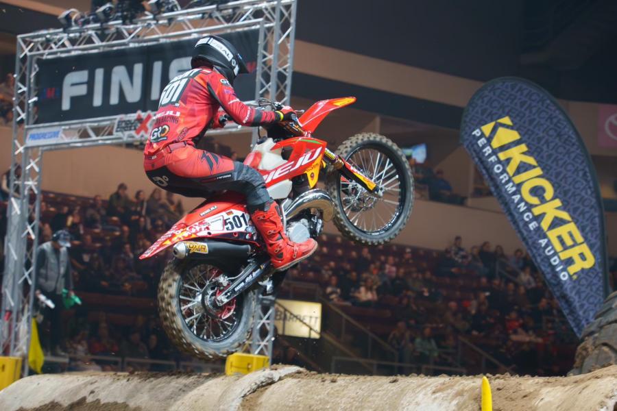 Dominik Olszowy consigue su primera victoria en una manga del AMA Endurocross