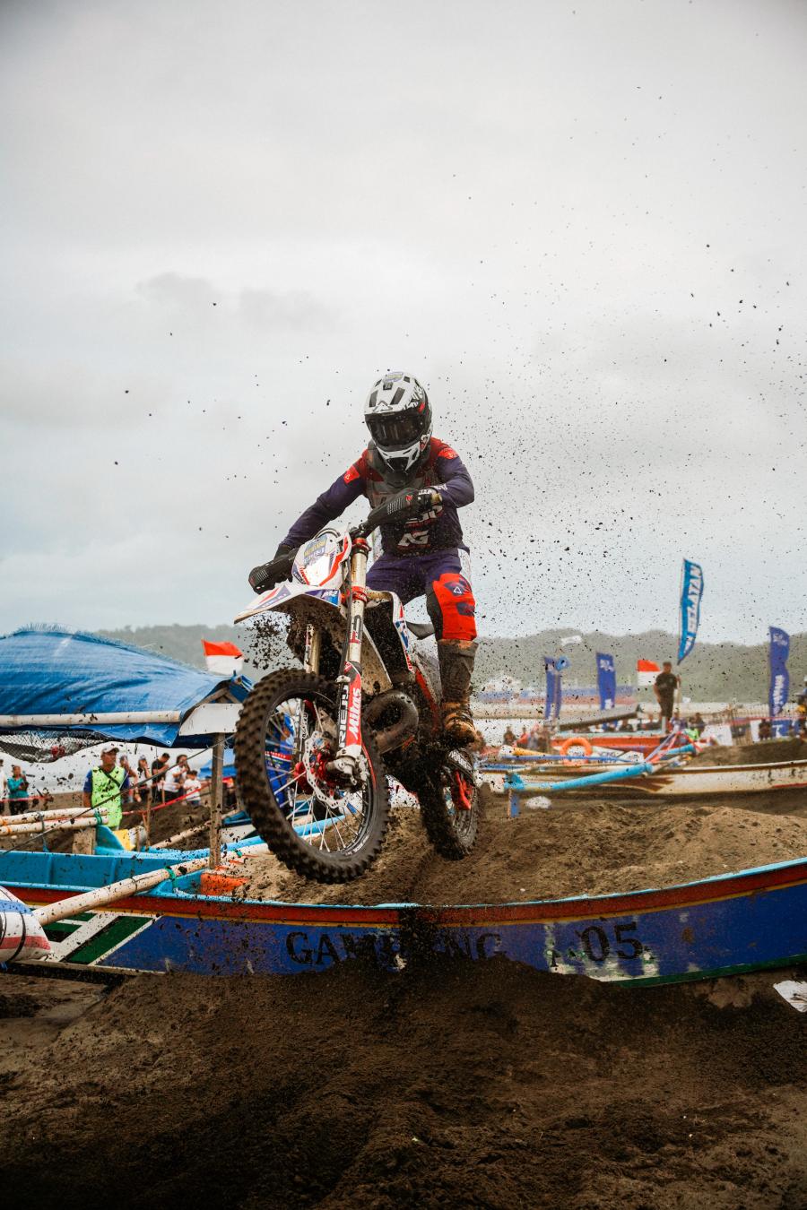 Alfredo Gomez wins the prologue of Hiu Selatan Hard Enduro in Indonesia